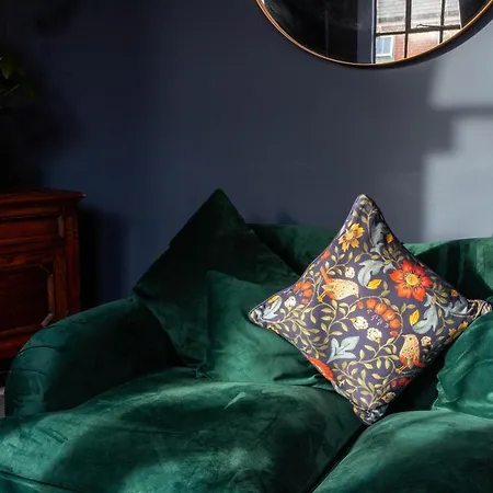 Stylish Jewellery Quarter Sleeps 4 Apartment *